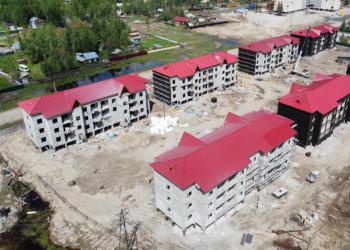 В селе Бердигестях строительная готовность квартала из 7 многоквартирных домов, в которые из аварийного жилья переедут 730 человек, составляет более 55%